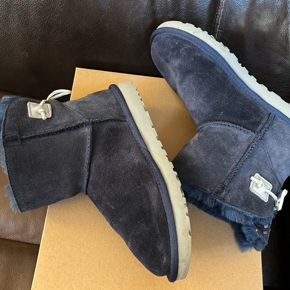 Uggs - Picture 3 of 5